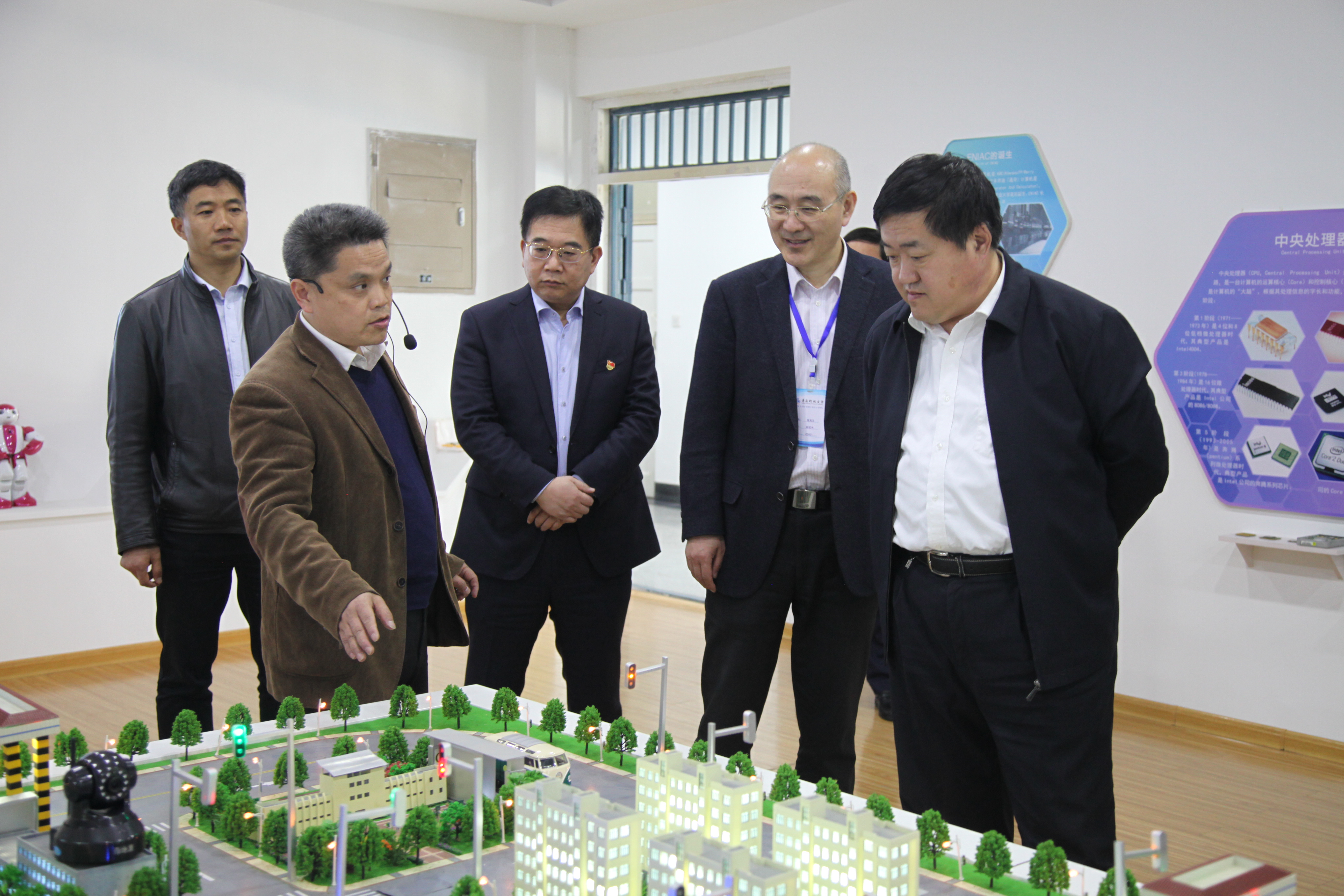 潍坊市副市长刘建国一行到我校大数据学院调研座谈